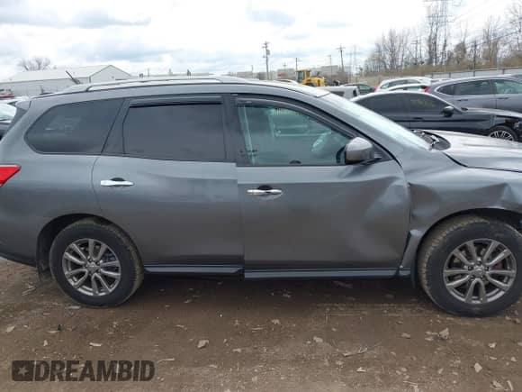 2016 Nissan Pathfinder Platinum with VIN 5N1AR2MM9GC641381, listed as a IAAI auction lot 41869911 with 166,127 mi miles and . Bid and sale history available at DreamBid. Image 14.