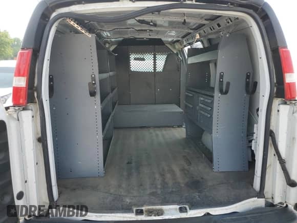 2018 Chevrolet Express Cargo с VIN 1GCWGAFP4J1339954, выставлен на аукционе Copart как лот 66054025 с пробегом 93 524 миль миль и Списание • Salvage title. История ставок и продаж доступна на DreamBid. Изображение 10.