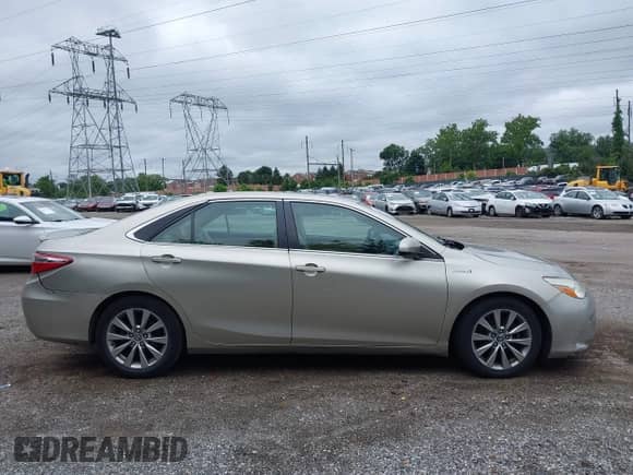 2016 Toyota Camry LE z VIN 4T1BD1FK9GU178077, wystawiony jako IAAI lot #42881844 z przebiegiem 264 207 mil mil oraz . Historia ofert i sprzedaży dostępna na DreamBid. Obrazek 13.
