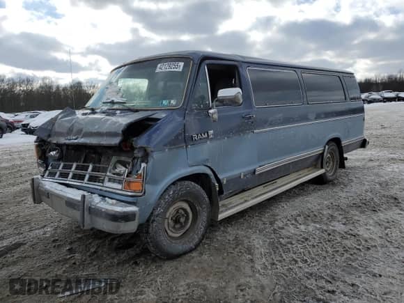 1988 Dodge Passenger with VIN 2B4HB21W4JK149486, listed as a Copart auction lot 42129255 with 160,225 mi miles and Salvage title. Bid and sale history available at DreamBid. Image 1.