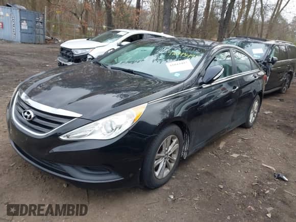 2014 Hyundai Sonata GLS z VIN 5NPEB4AC9EH836724, wystawiony jako IAAI lot #42043497 z przebiegiem 68 962 mil mil oraz . Historia ofert i sprzedaży dostępna na DreamBid. Obrazek 2.