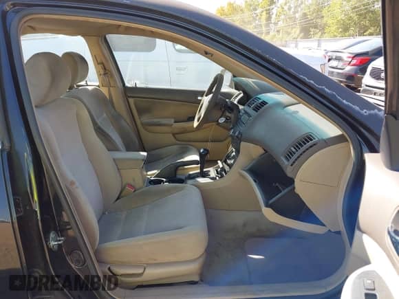 2004 Honda Accord LX с VIN 1HGCM56334A047816, выставлен на аукционе IAAI как лот 43336572 с пробегом 326 146 миль миль и . История ставок и продаж доступна на DreamBid. Изображение 5.