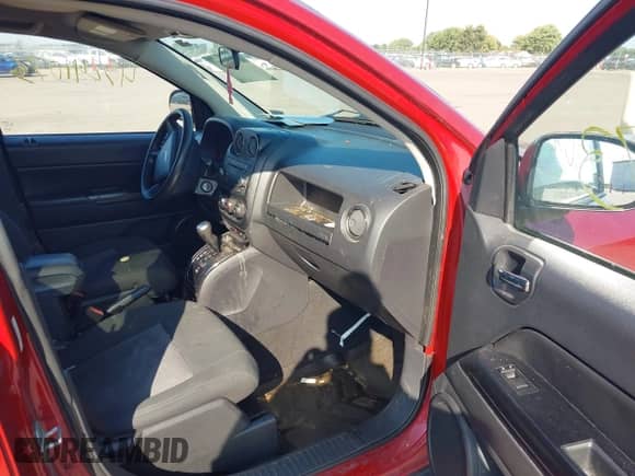 2010 Jeep Compass Latitude с VIN 1J4NF1FB0AD620094, выставлен на аукционе IAAI как лот 43241073 с пробегом 211 260 миль миль и . История ставок и продаж доступна на DreamBid. Изображение 5.