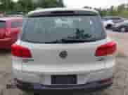 2017 Volkswagen Tiguan S с VIN WVGBV7AXXHK052651, выставлен на аукционе IAAI как лот 42993682 с пробегом 72 372 миль миль и . История ставок и продаж доступна на DreamBid. Изображение 16.