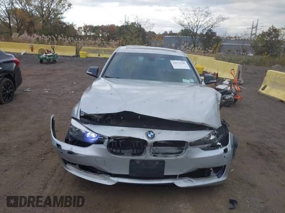 2014 BMW 3 Series 328i xDrive z VIN WBA3B5C58EF959174, wystawiony jako IAAI lot #43572143 z przebiegiem 129 760 mil mil oraz . Historia ofert i sprzedaży dostępna na DreamBid. Obrazek 12.