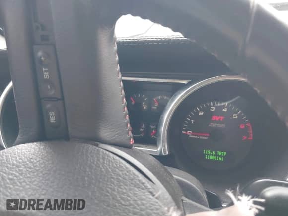 2009 Ford Mustang Shelby GT500 z VIN 1ZVHT88S595137432, wystawiony jako IAAI lot #41941872 z przebiegiem 118 011 mil mil oraz . Historia ofert i sprzedaży dostępna na DreamBid. Obrazek 7.