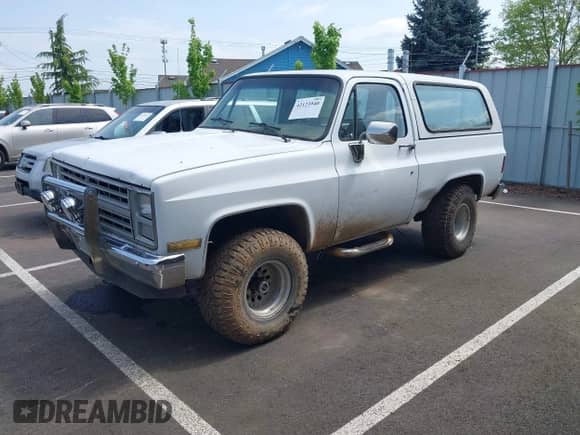 1988 Chevrolet Blazer с VIN 1GNEV18K6JF164622, выставлен на аукционе IAAI как лот 42123940 с пробегом 40 847 миль миль и . История ставок и продаж доступна на DreamBid. Изображение 2.