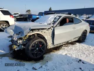 2025 BMW 4 Series M440i xDrive z VIN WBA83DA07SCT64818, wystawiony jako Copart lot #43932505 z przebiegiem 1 974 mil mil oraz Czysty tytuł • Clean title. Historia ofert i sprzedaży dostępna na DreamBid. Obrazek 1.