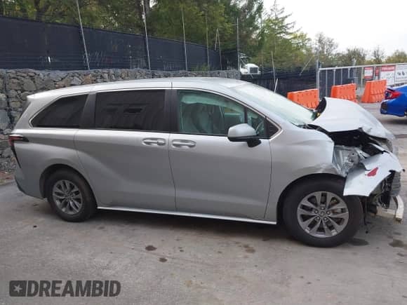 2024 Toyota Sienna LE with VIN 5TDKRKEC8RS202561, listed as a IAAI auction lot 43233757 with 90,047 mi miles and . Bid and sale history available at DreamBid. Image 13.