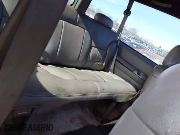 1998 Chevrolet Tahoe z VIN 3GNEK18R2WG122041, wystawiony jako IAAI lot #41543943 z przebiegiem 106 978 mil mil oraz . Historia ofert i sprzedaży dostępna na DreamBid. Obrazek 8.