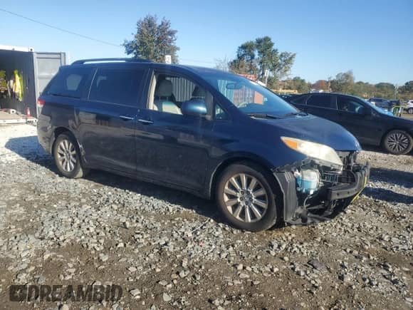 2011 Toyota Sienna XLE z VIN 5TDDK3DC6BS001770, wystawiony jako Copart lot #87249065 z przebiegiem 230 549 mil mil oraz Szkoda całkowita • Salvage title. Historia ofert i sprzedaży dostępna na DreamBid. Obrazek 4.