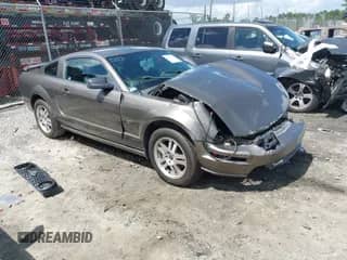 2005 Ford Mustang GT Deluxe с VIN 1ZVFT82H655159860, выставлен на аукционе IAAI как лот 42743627 с пробегом 179 573 миль миль и . История ставок и продаж доступна на DreamBid. Изображение 1.