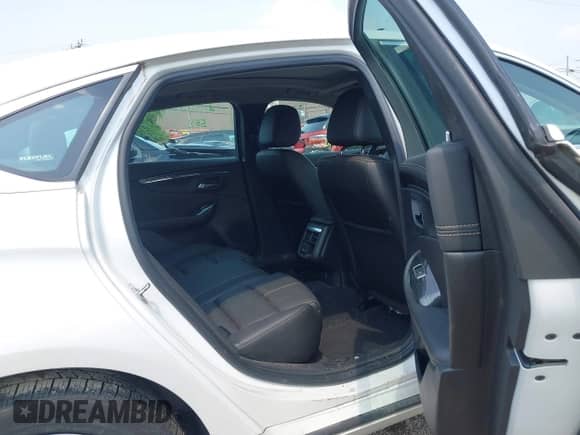 2018 Chevrolet Impala LT z VIN 2G1105S32J9105826, wystawiony jako IAAI lot #42880842 z przebiegiem 48 577 mil mil oraz . Historia ofert i sprzedaży dostępna na DreamBid. Obrazek 8.