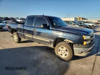 2007 Chevrolet Silverado 1500 LT1 z VIN 1GCEC19ZX7Z190013, wystawiony jako Copart lot #87287975 z przebiegiem 232 201 mil mil oraz Szkoda całkowita • Salvage title. Historia ofert i sprzedaży dostępna na DreamBid. Obrazek 4.