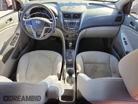 2016 Hyundai Accent SE z VIN KMHCT5AE1GU289240, wystawiony jako Copart lot #82473545 z przebiegiem 179 405 mil mil oraz Czysty tytuł • Clean title. Historia ofert i sprzedaży dostępna na DreamBid. Obrazek 8.