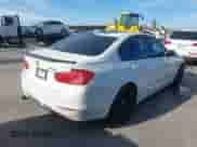 2013 BMW 3 Series 335i z VIN WBA3A9G52DNP36184, wystawiony jako IAAI lot #42330629 z przebiegiem 120 377 mil mil oraz . Historia ofert i sprzedaży dostępna na DreamBid. Obrazek 4.