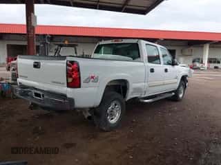 2004 Chevrolet Silverado 2500HD LS с VIN 1GCHK23184F123111, выставлен на аукционе IAAI как лот 43411939 с пробегом 128 815 миль миль и . История ставок и продаж доступна на DreamBid. Изображение 4.