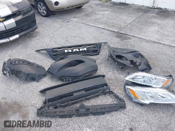 2023 Ram ProMaster Cargo z VIN 3C6LRVVG1PE598744, wystawiony jako IAAI lot #42946879 z przebiegiem Nie podano mil oraz . Historia ofert i sprzedaży dostępna na DreamBid. Obrazek 11.