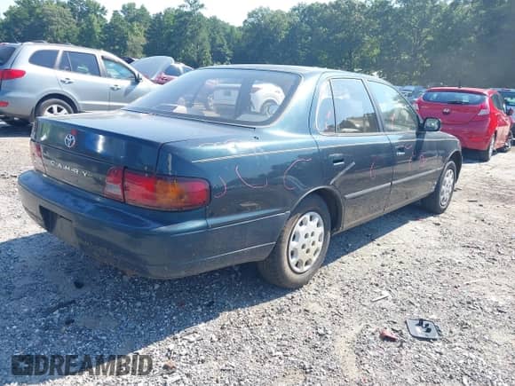 1995 Toyota Camry LE z VIN 4T1SK12E9SU631807, wystawiony jako IAAI lot #42958309 z przebiegiem 198 951 mil mil oraz . Historia ofert i sprzedaży dostępna na DreamBid. Obrazek 4.