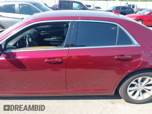 2016 Chrysler 300 Anniversary Edition с VIN 2C3CCAAG0GH273780, выставлен на аукционе IAAI как лот 43204300 с пробегом 138 407 миль миль и . История ставок и продаж доступна на DreamBid. Изображение 14.