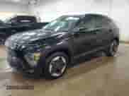 2024 Hyundai Kona Limited z VIN KM8HE3A63RU016557, wystawiony jako Copart lot #69593405 z przebiegiem 5 808 mil mil oraz Czysty tytuł • Clean title. Historia ofert i sprzedaży dostępna na DreamBid. Obrazek 1.