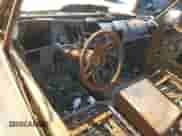 1984 Chevrolet Silverado 1500 z VIN 1GCEK14D4EF383867, wystawiony jako Copart lot #68615474 z przebiegiem Nie podano mil oraz Szkoda całkowita • Salvage title. Historia ofert i sprzedaży dostępna na DreamBid. Obrazek 8.