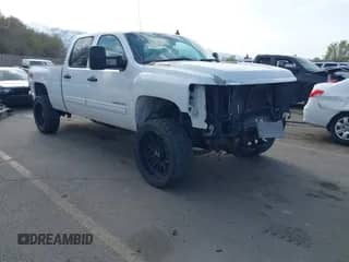 2013 Chevrolet Silverado 2500HD LT z VIN 1GC1KXCG2DF139002, wystawiony jako IAAI lot #41979888 z przebiegiem 198 634 mil mil oraz . Historia ofert i sprzedaży dostępna na DreamBid. Obrazek 1.