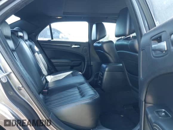2014 Chrysler 300 S с VIN 2C3CCABG5EH361221, выставлен на аукционе IAAI как лот 41972997 с пробегом 170 690 миль миль и . История ставок и продаж доступна на DreamBid. Изображение 8.