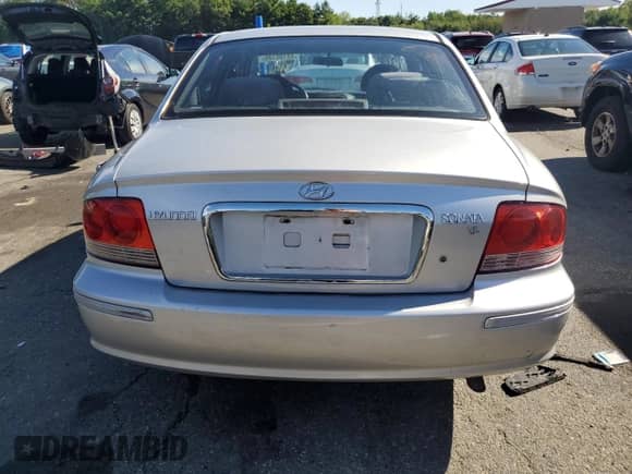 2003 Hyundai Sonata GLS z VIN KMHWF35H33A906324, wystawiony jako Copart lot #68186185 z przebiegiem 174 897 mil mil oraz Szkoda całkowita • Salvage title. Historia ofert i sprzedaży dostępna na DreamBid. Obrazek 6.
