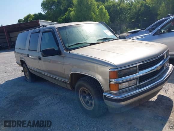 1999 Chevrolet Suburban with VIN 3GNEC16R2XG210654, listed as a IAAI auction lot 42626389 with 198,344 mi miles and . Bid and sale history available at DreamBid. Image 6.