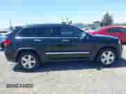 2012 Jeep Grand Cherokee Overland Summit z VIN 1C4RJFCT8CC274935, wystawiony jako IAAI lot #42711029 z przebiegiem 157 680 mil mil oraz . Historia ofert i sprzedaży dostępna na DreamBid. Obrazek 13.