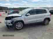 2012 Volkswagen Tiguan S с VIN WVGAV7AX1CW557510, выставлен на аукционе Copart как лот 84183995 с пробегом 200 842 миль миль и Списание • Salvage title. История ставок и продаж доступна на DreamBid. Изображение 1.