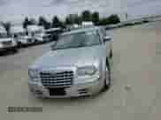 2005 Chrysler 300 300C AWD with VIN 2C3AK63H65H638909, listed as a Copart auction lot 81298895 with 237,011 mi miles and Salvage title. Bid and sale history available at DreamBid. Image 13.