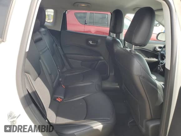 2019 Jeep Compass Latitude z VIN 3C4NJCBB6KT715423, wystawiony jako Copart lot #55070705 z przebiegiem 74 576 mil mil oraz Szkoda całkowita • Salvage title. Historia ofert i sprzedaży dostępna na DreamBid. Obrazek 10.