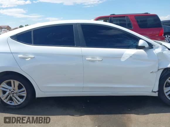 2019 Hyundai Elantra SEL с VIN 5NPD84LF9KH423585, выставлен на аукционе IAAI как лот 43400643 с пробегом 83 802 миль миль и . История ставок и продаж доступна на DreamBid. Изображение 14.