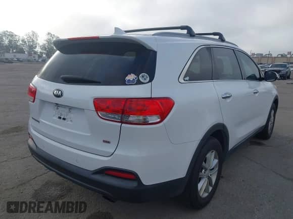 2016 Kia Sorento LX z VIN 5XYPG4A31GG031174, wystawiony jako IAAI lot #43365228 z przebiegiem 136 279 mil mil oraz . Historia ofert i sprzedaży dostępna na DreamBid. Obrazek 4.