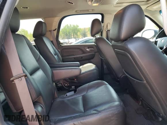 2014 Cadillac Escalade Luxury z VIN 1GYS4BEF0ER228650, wystawiony jako Copart lot #66401995 z przebiegiem 97 586 mil mil oraz Szkoda całkowita • Salvage title. Historia ofert i sprzedaży dostępna na DreamBid. Obrazek 11.