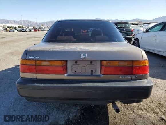 1990 Honda Accord с VIN JHMCB764XLC123557, выставлен на аукционе Copart как лот 54784785 с пробегом 183 333 миль миль и Списание • Salvage title. История ставок и продаж доступна на DreamBid. Изображение 6.