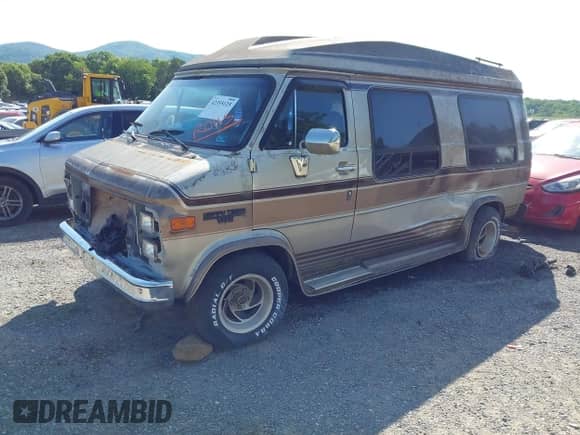 1988 Chevrolet Chevy Van with VIN 1GBEG25K8J7123095, listed as a IAAI auction lot 42355125 with 92,496 mi miles and . Bid and sale history available at DreamBid. Image 2.