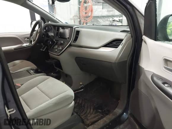 2018 Toyota Sienna LE с VIN 5TDJZ3DC3JS206783, выставлен на аукционе IAAI как лот 41597760 с пробегом 138 190 миль миль и . История ставок и продаж доступна на DreamBid. Изображение 5.