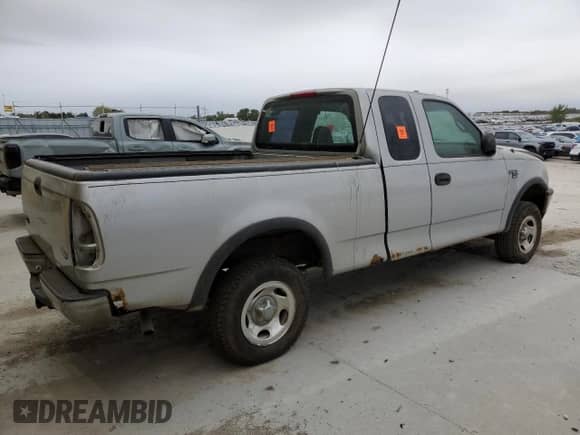 1998 Ford F-150 z VIN 1FTZX186XWKB26199, wystawiony jako Copart lot #84998095 z przebiegiem 75 585 mil mil oraz Czysty tytuł • Clean title. Historia ofert i sprzedaży dostępna na DreamBid. Obrazek 3.