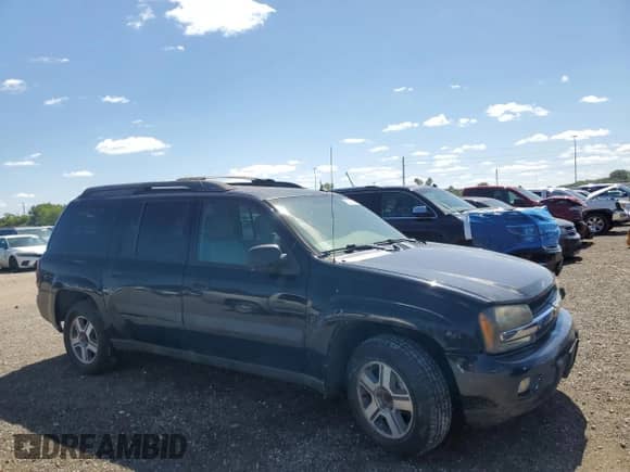 2005 Chevrolet TrailBlazer LT с VIN 1GNET16S656173545, выставлен на аукционе Copart как лот 70218195 с пробегом Не указан миль и Чистый • Clean title. История ставок и продаж доступна на DreamBid. Изображение 4.