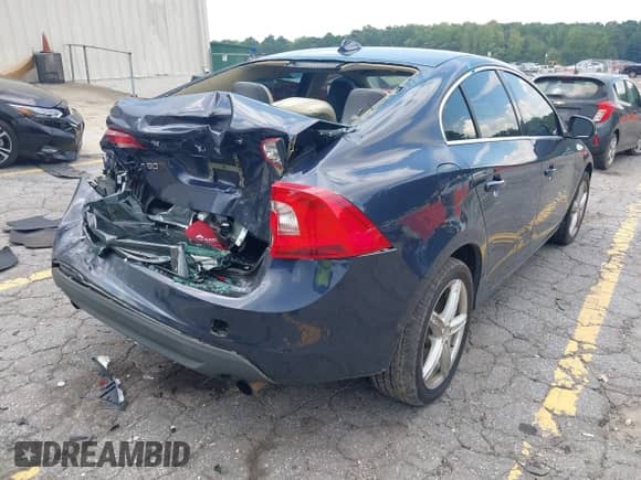 2012 Volvo S60 T5 с VIN YV1622FS9C2025121, выставлен на аукционе IAAI как лот 43027092 с пробегом 197 230 миль миль и . История ставок и продаж доступна на DreamBid. Изображение 4.
