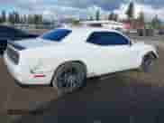 2017 Dodge Challenger 392 Hemi Scat Pack Shaker z VIN 2C3CDZFJ6HH597723, wystawiony jako IAAI lot #41552338 z przebiegiem 40 568 mil mil oraz . Historia ofert i sprzedaży dostępna na DreamBid. Obrazek 4.