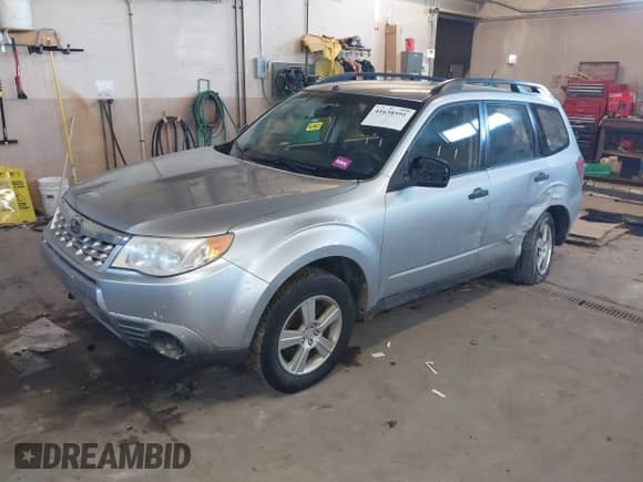 2013 Subaru Forester X z VIN JF2SHABC6DG424991, wystawiony jako IAAI lot #41638591 z przebiegiem 152 047 mil mil oraz . Historia ofert i sprzedaży dostępna na DreamBid. Obrazek 2.