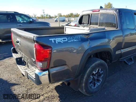 2018 Toyota Tacoma SR5 with VIN 5TFSZ5AN8JX150047, listed as a IAAI auction lot 43474593 with 38,427 mi miles and . Bid and sale history available at DreamBid. Image 19.