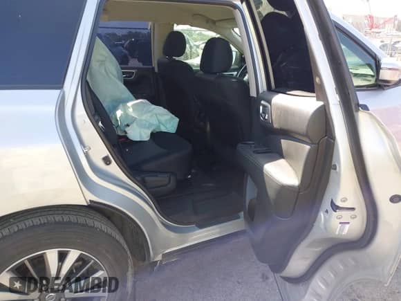 2020 Nissan Pathfinder S z VIN 5N1DR2AN4LC577626, wystawiony jako IAAI lot #42446656 z przebiegiem 64 176 mil mil oraz . Historia ofert i sprzedaży dostępna na DreamBid. Obrazek 8.