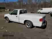2000 Chevrolet S-10 LS z VIN 1GCCS1453YK264915, wystawiony jako Copart lot #46290675 z przebiegiem Nie podano mil oraz Szkoda całkowita • Salvage title. Historia ofert i sprzedaży dostępna na DreamBid. Obrazek 2.