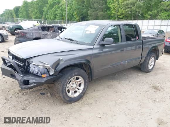 2003 Dodge Dakota Sport z VIN 1D7HL38X23S234409, wystawiony jako IAAI lot #42091746 z przebiegiem 340 484 mil mil oraz . Historia ofert i sprzedaży dostępna na DreamBid. Obrazek 2.