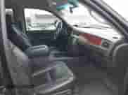 2010 Chevrolet Suburban LT z VIN 1GNUCJE02AR250318, wystawiony jako IAAI lot #43428825 z przebiegiem 187 450 mil mil oraz . Historia ofert i sprzedaży dostępna na DreamBid. Obrazek 5.